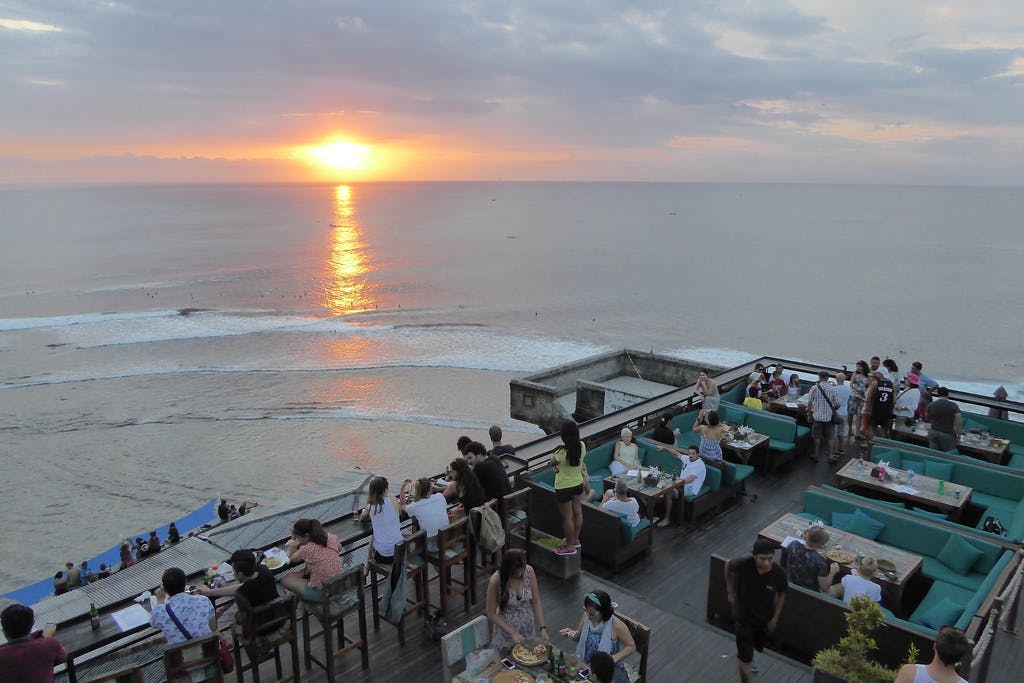Clifftop Dining at Mana and Single Fin