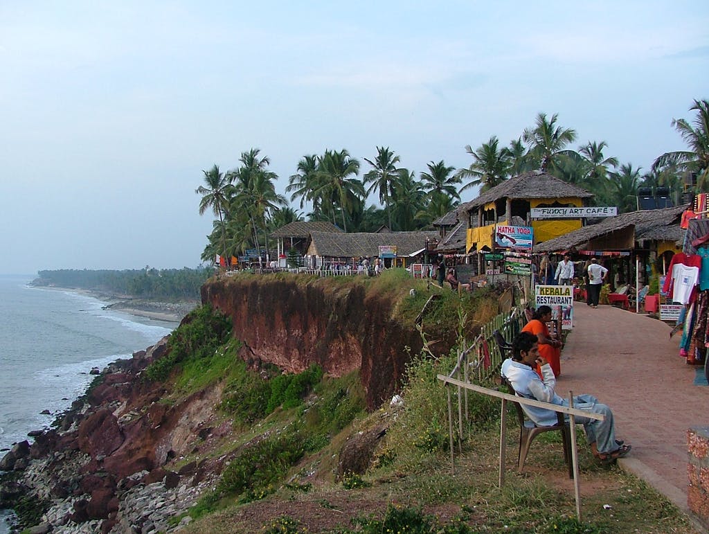 Shop and Eat at the Cliff