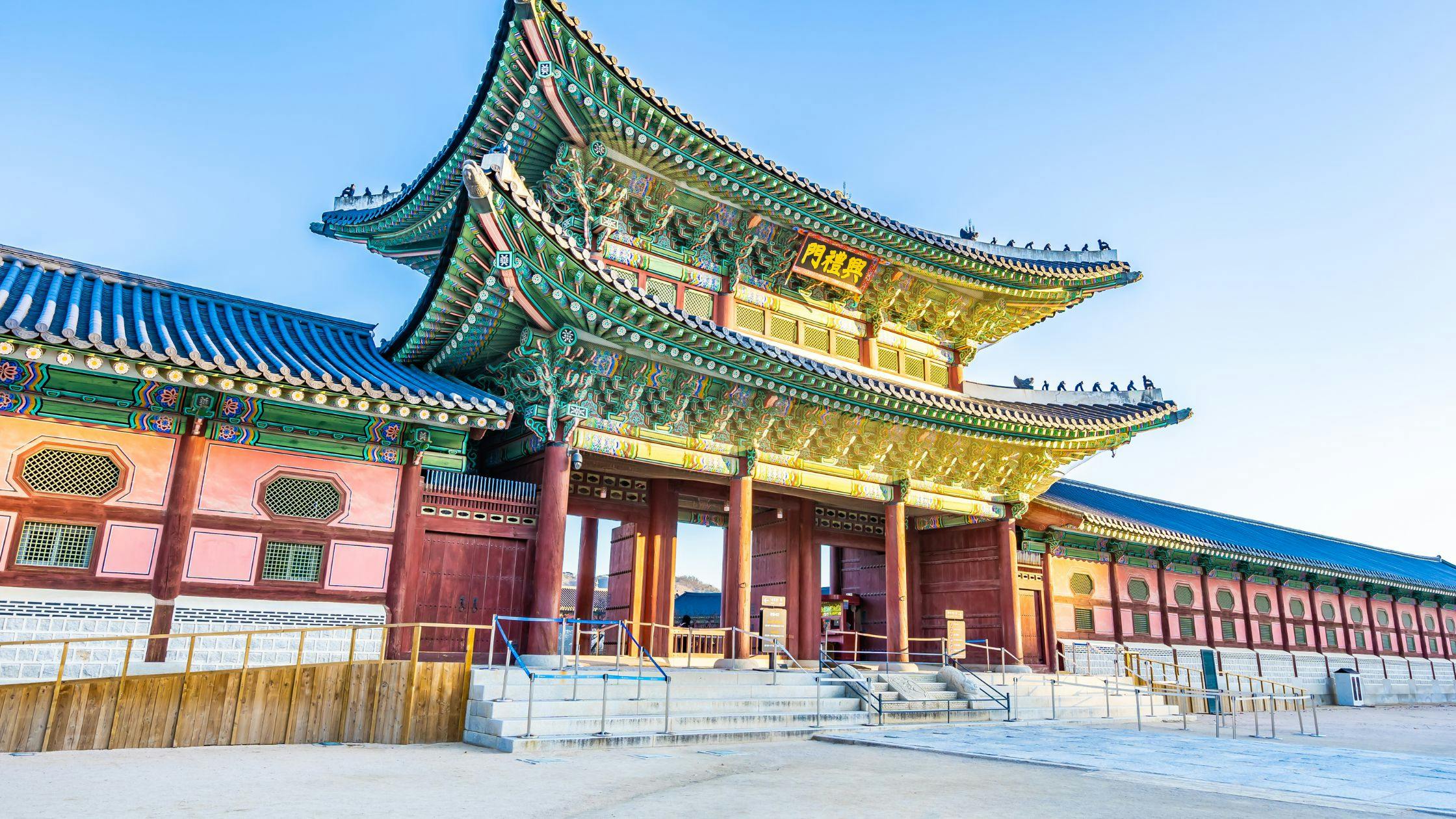 Explore the Majestic Gyeongbokgung Palace