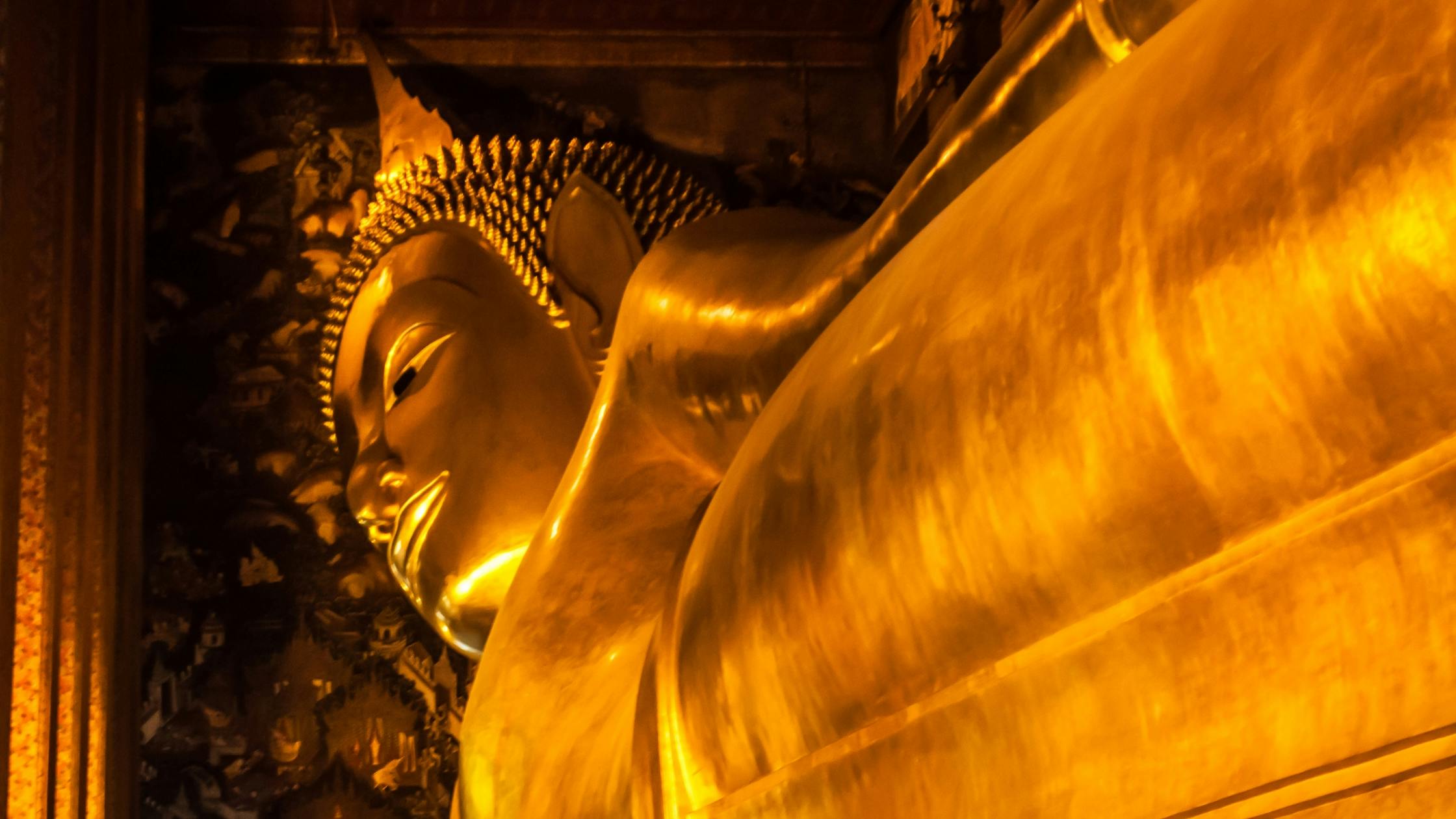 Marvel at Wat Pho (Temple of the Reclining Buddha)