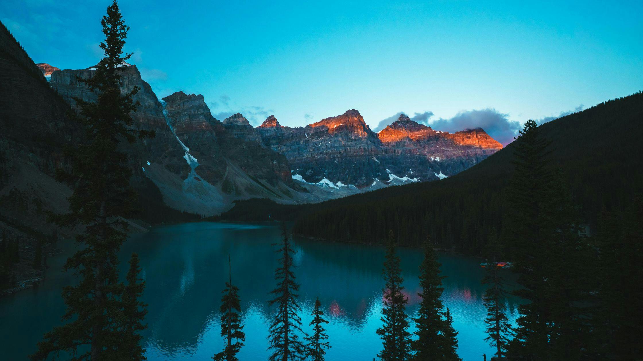 Hiking the Tongariro Alpine Crossing