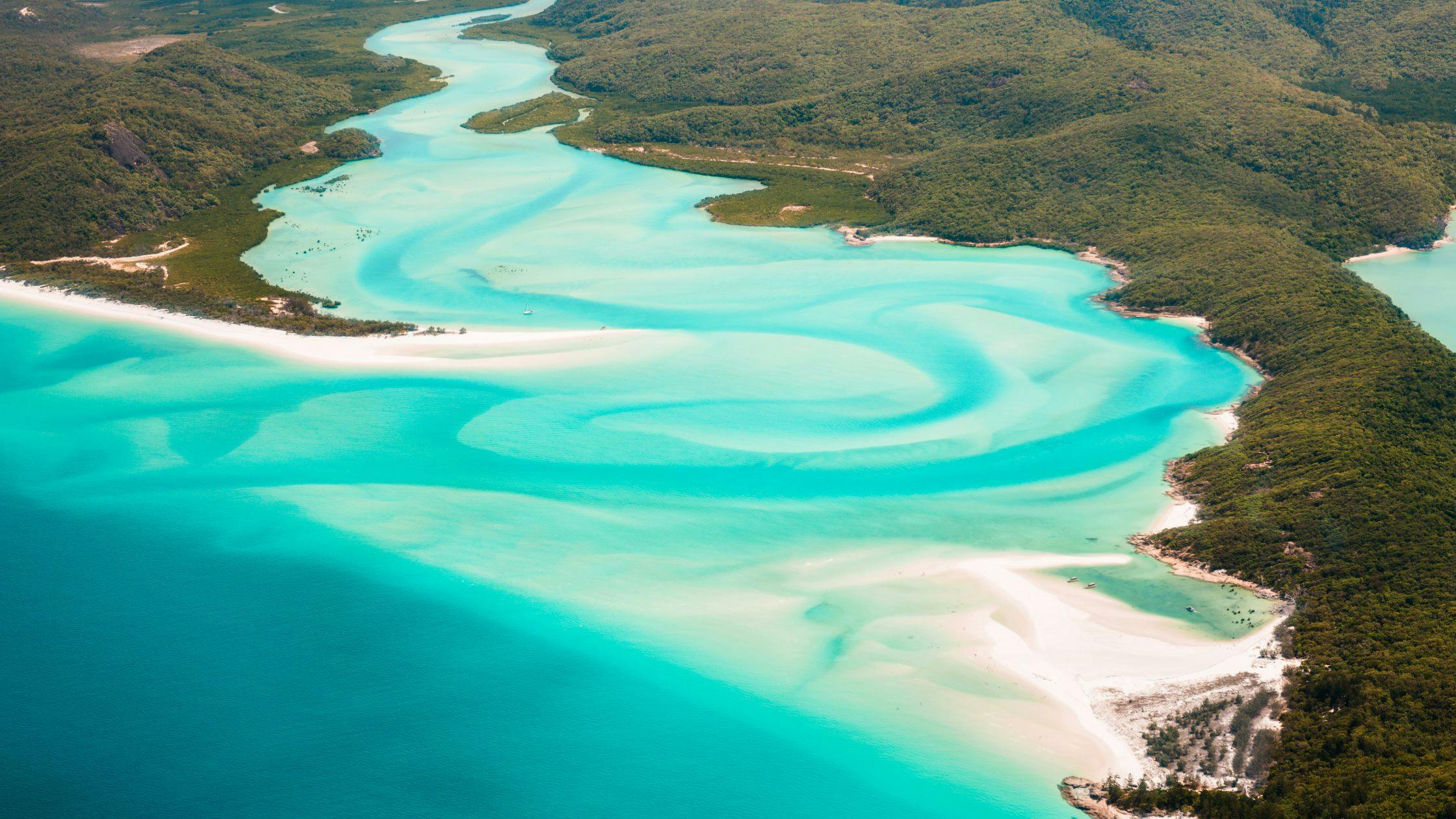 Cruise the Whitsunday Islands
