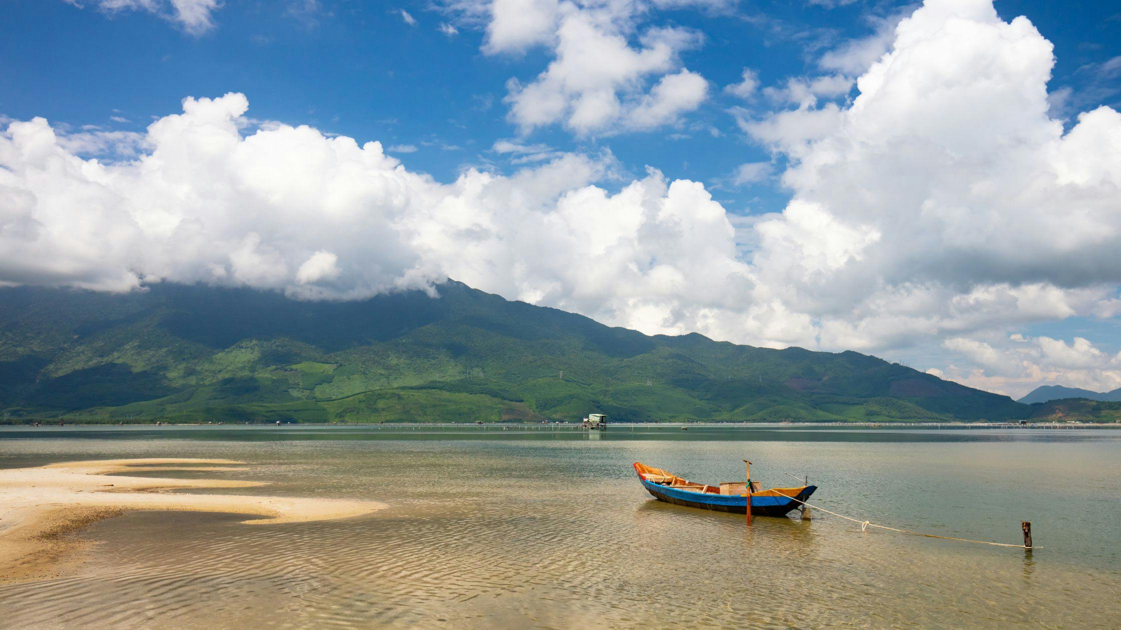 Lang Co Bay – The Quiet Beach near Hai Van Pass