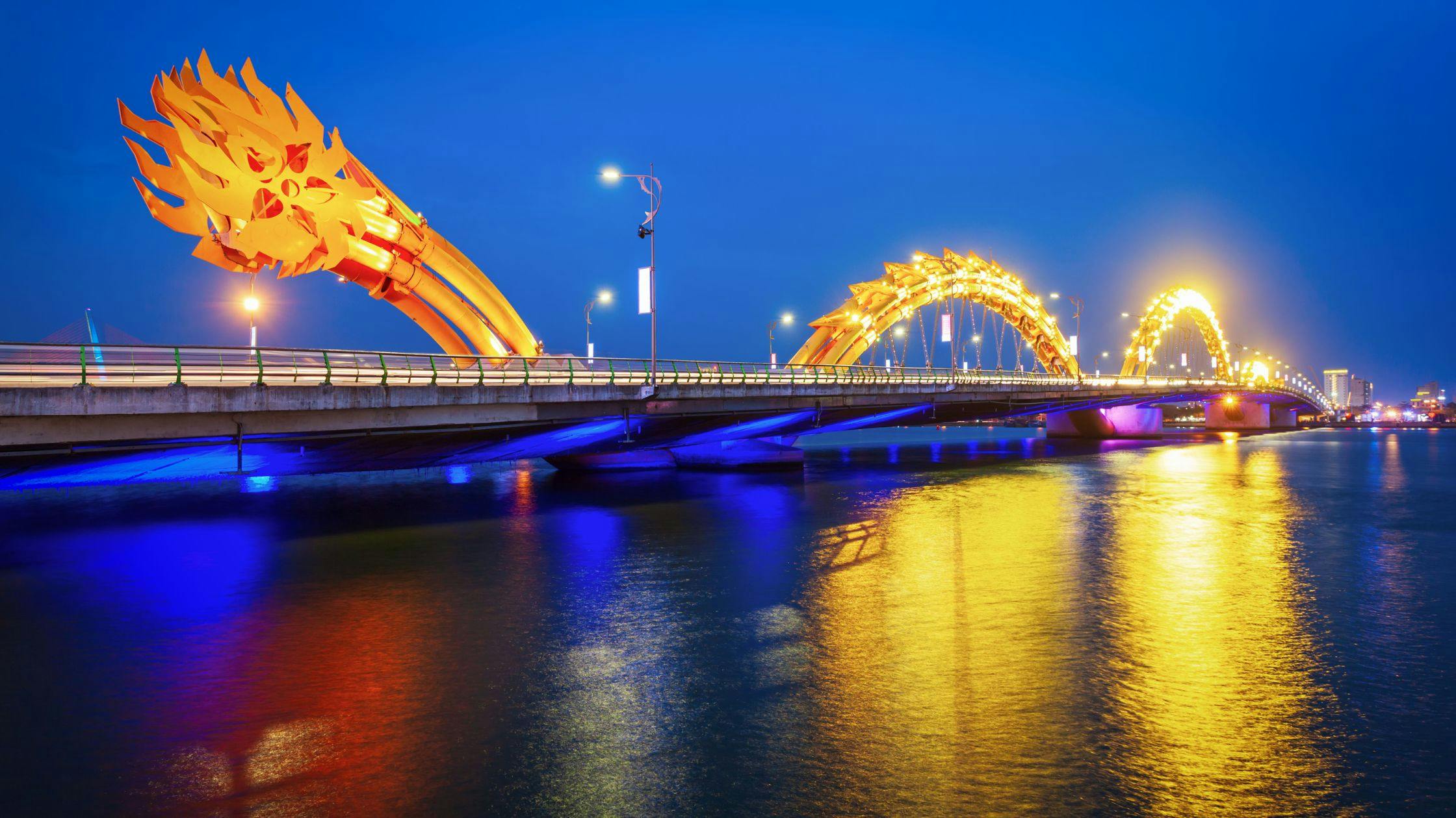 Watch the Dragon Bridge Fire Show