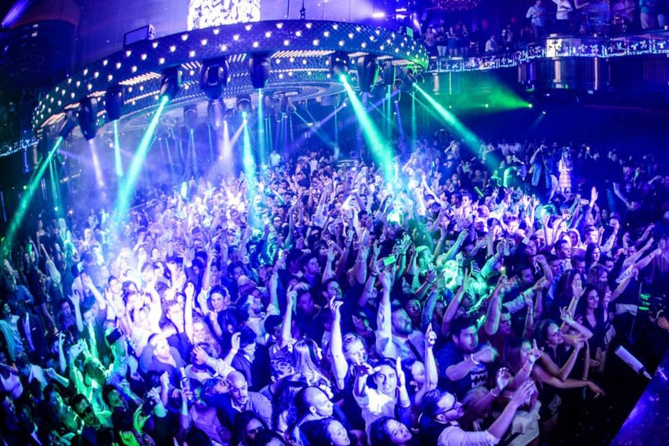 Omnia sculpture during party with lasers