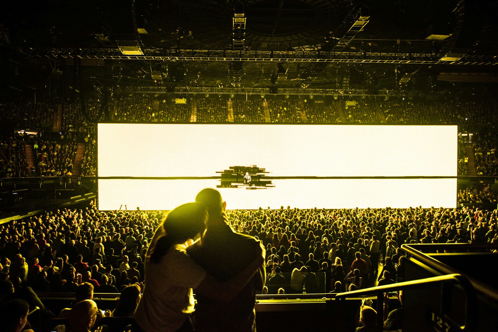 U2 IE yellow stage