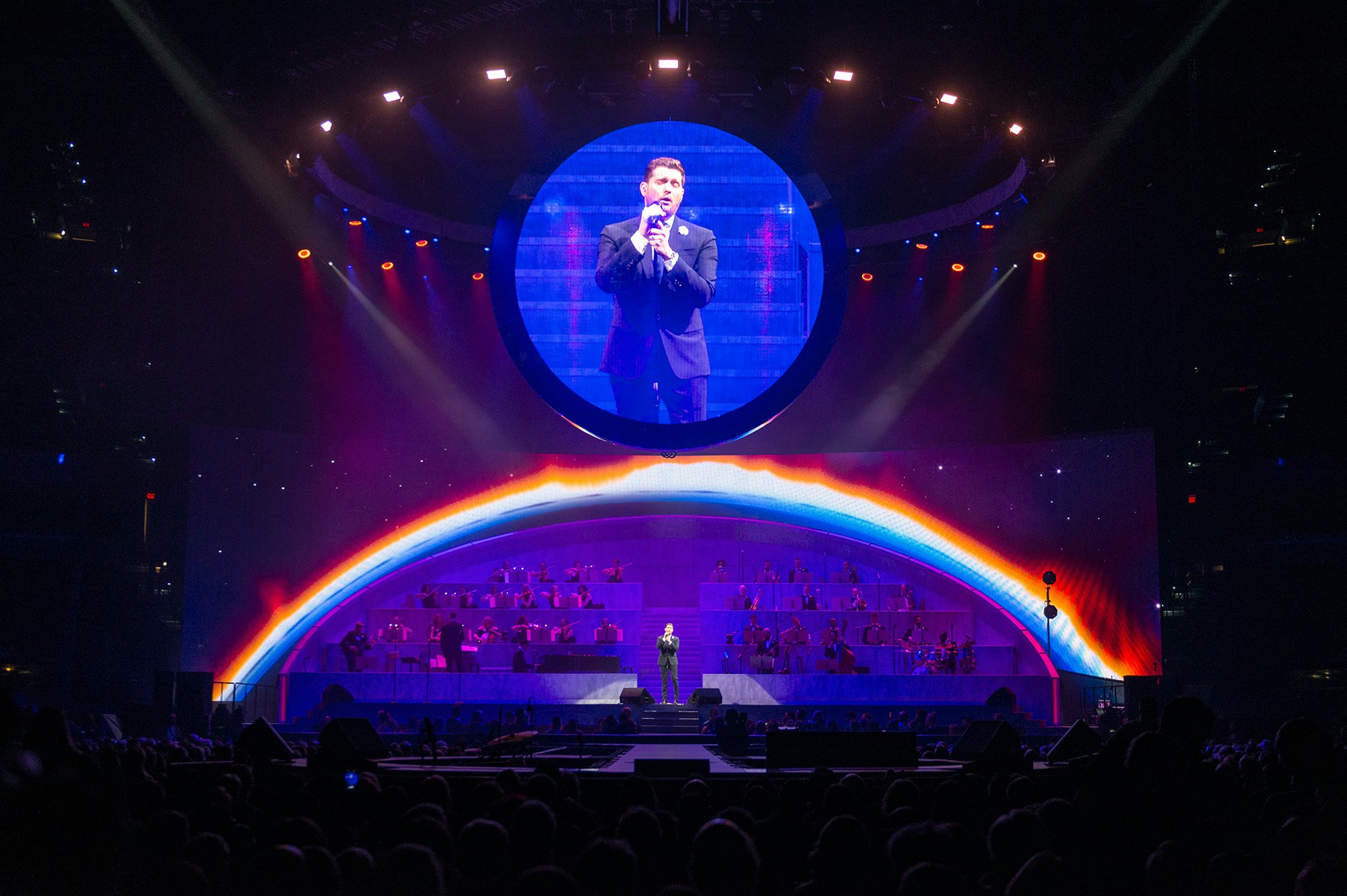  Michael Bublé Love world on fire stage shot