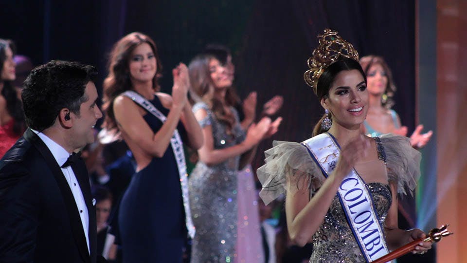 Queen of the People (Reinas y Cenicientas)