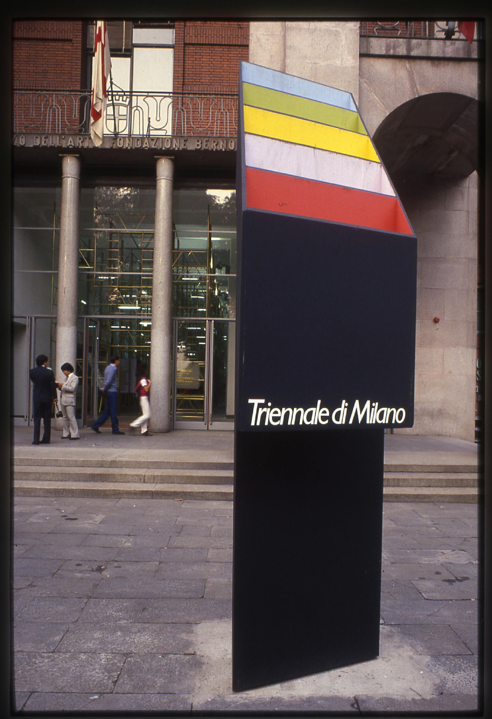 Lavori di allestimento nel Palazzo dell’arte in vista dell’apertura della XVI Triennale, 1979 © Triennale Milano – Archivio fotografico