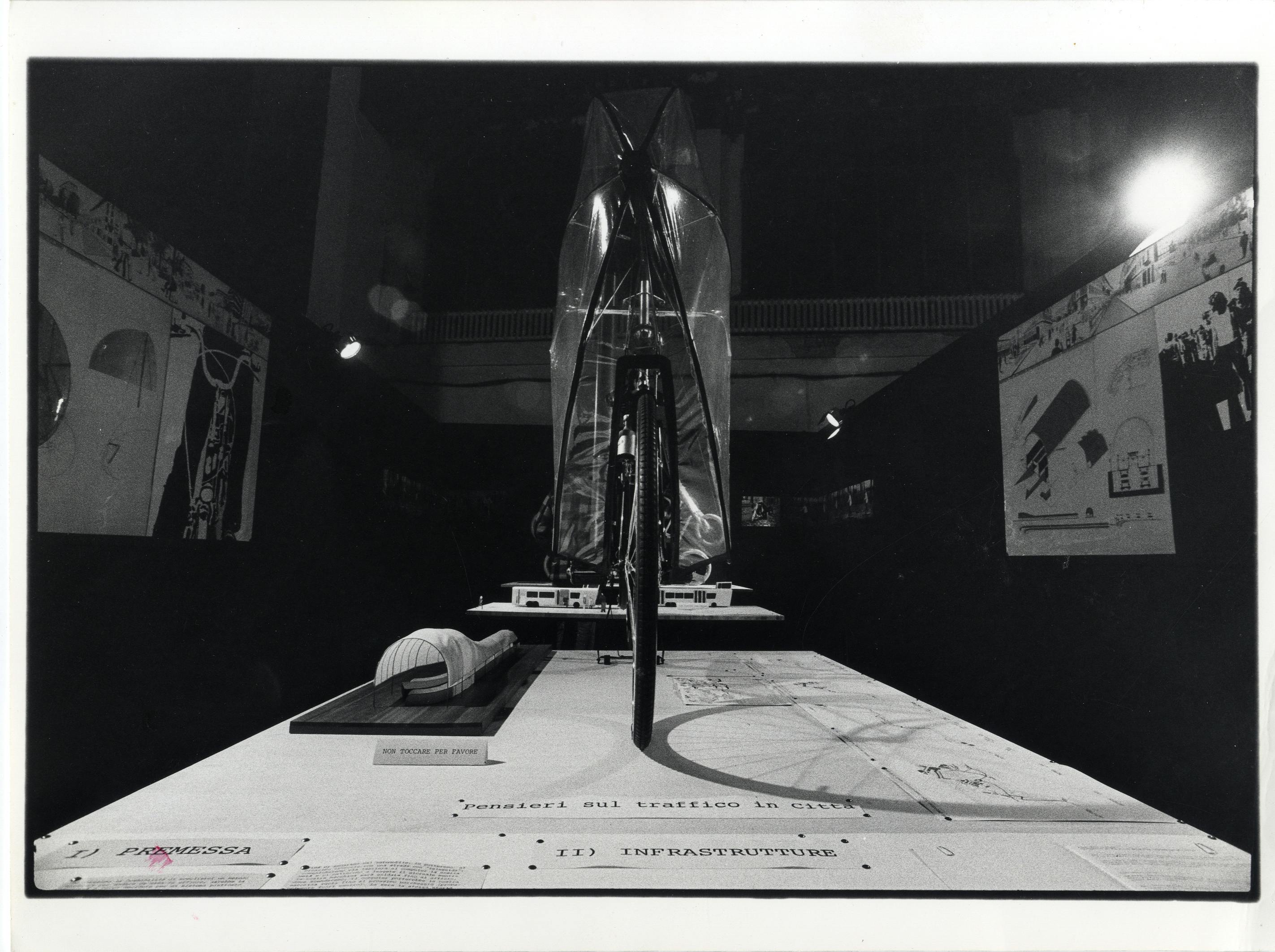 Sezione dedicata a Richard Sapper nella mostra Inizio di un censimento. Verso la raccolta per la sezione La sistemazione del design durante il primo ciclo di mostre della XVI Triennale, 1979. Foto Luciana Mulas © Triennale Milano
