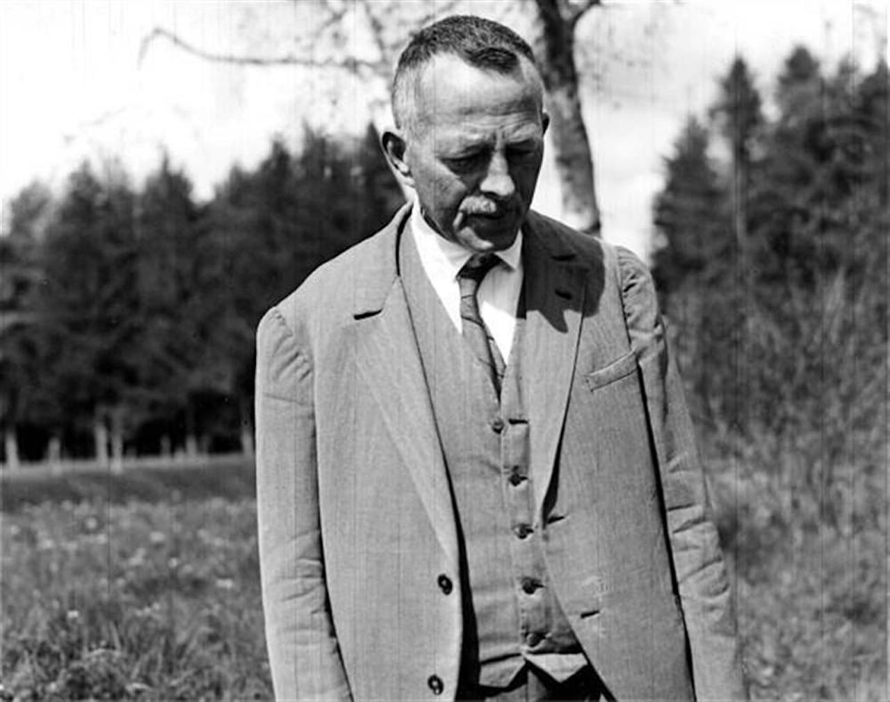 Robert Walser © New Directions Books