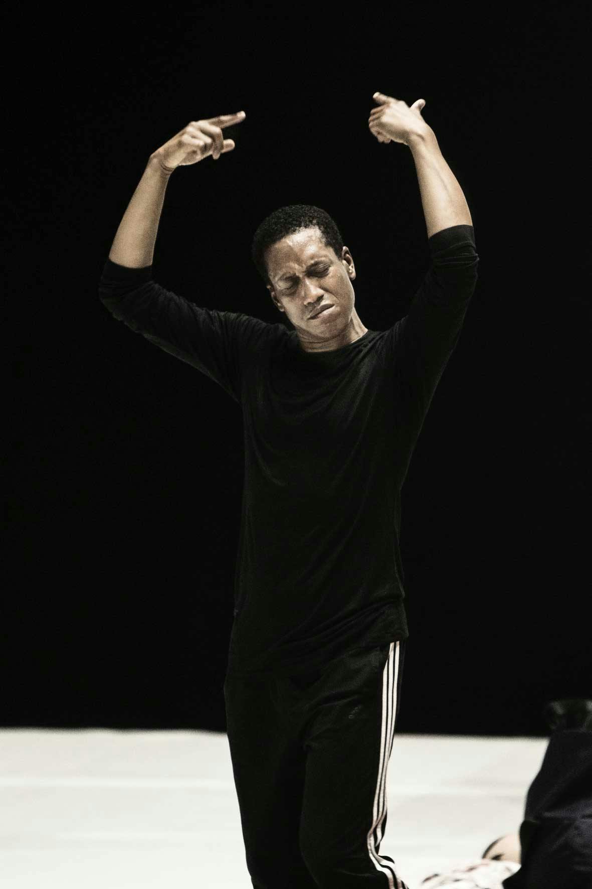 Show Dancer of the Year during FOG Triennale Milano Performative Arts, 2021 © Lorenza Daverio