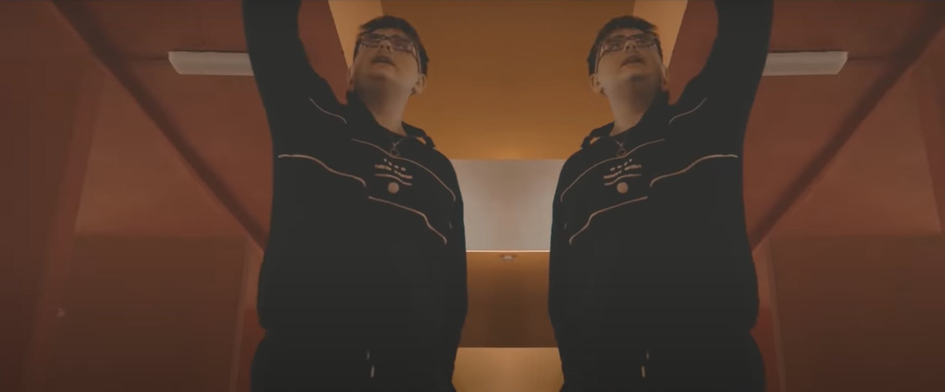 Fermoimmagini dal videoclip Fede Kampa ‒ Scusa (prod. Keyeff)