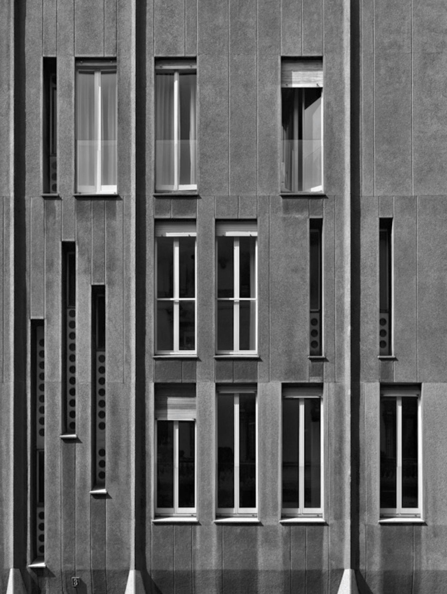Vico Magistretti, edificio residenziale, Via San Gregorio, Milano © Flickr