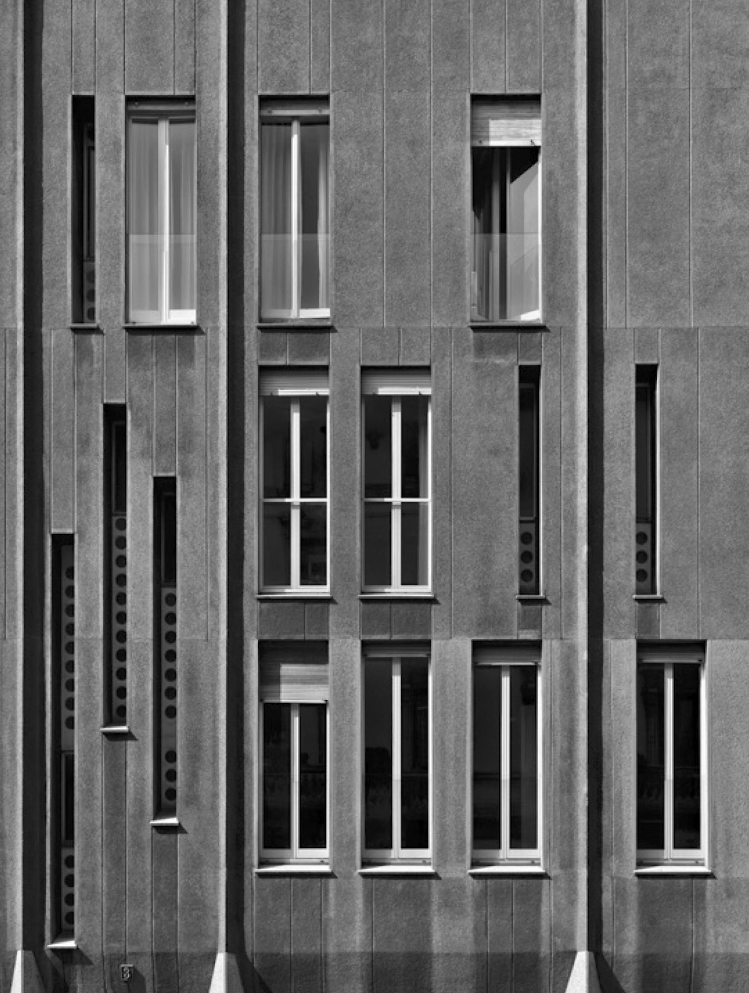 Vico Magistretti, edificio residenziale, Via San Gregorio, Milano © Flickr