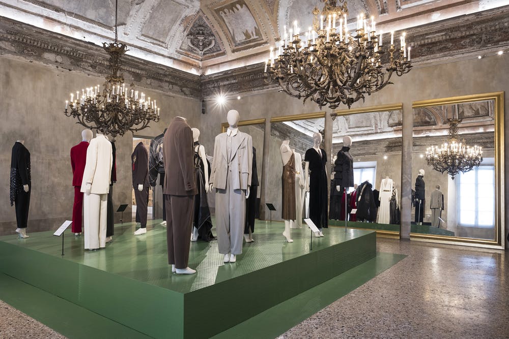 Italiana. L’Italia vista dalla moda 1971-2001. Sala Identità. Photo by Francesco de Luca – Commesso fotografo
