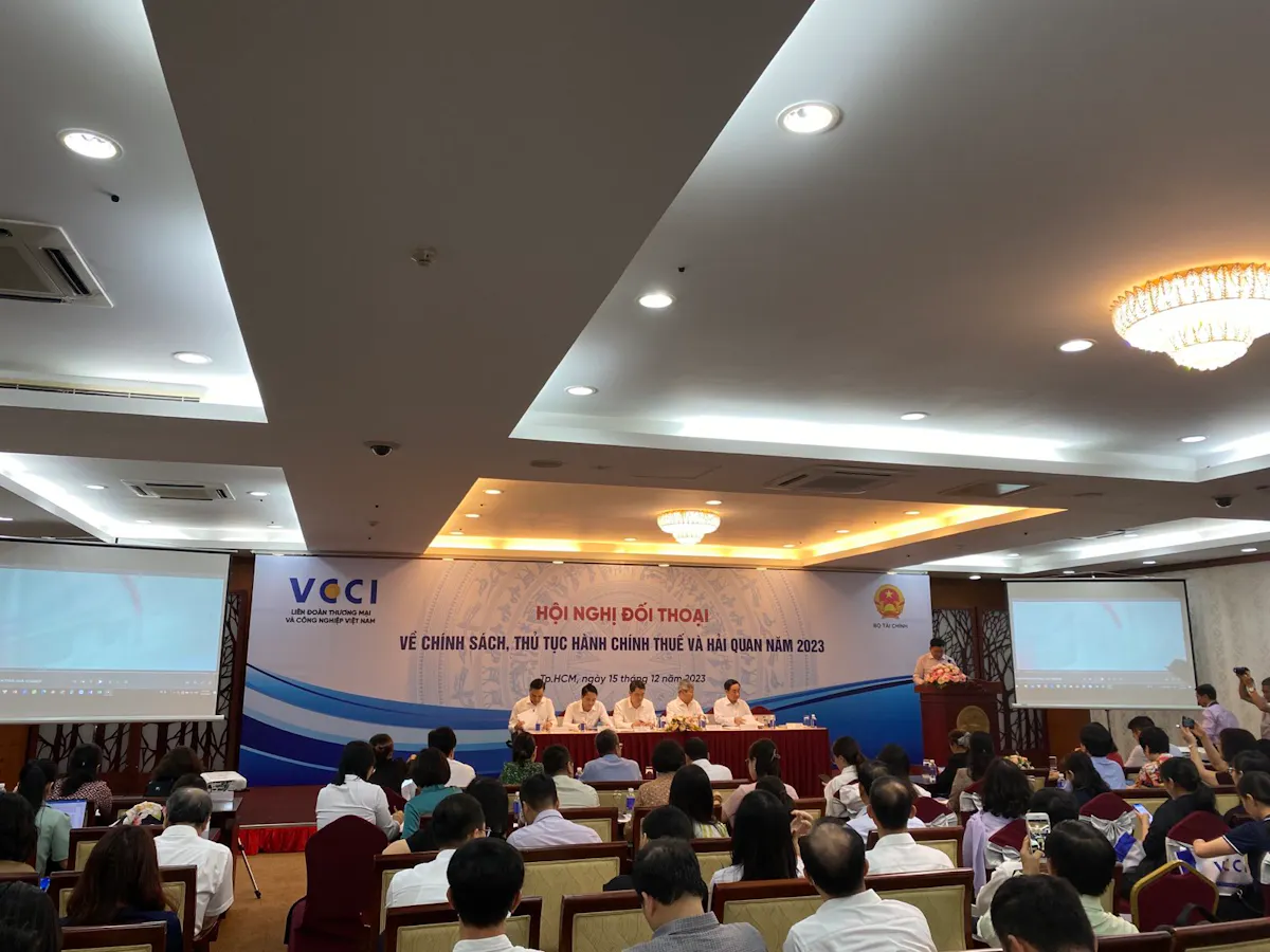 Doanh nghiệp vay mượn tiền của cá nhân không lãi suất