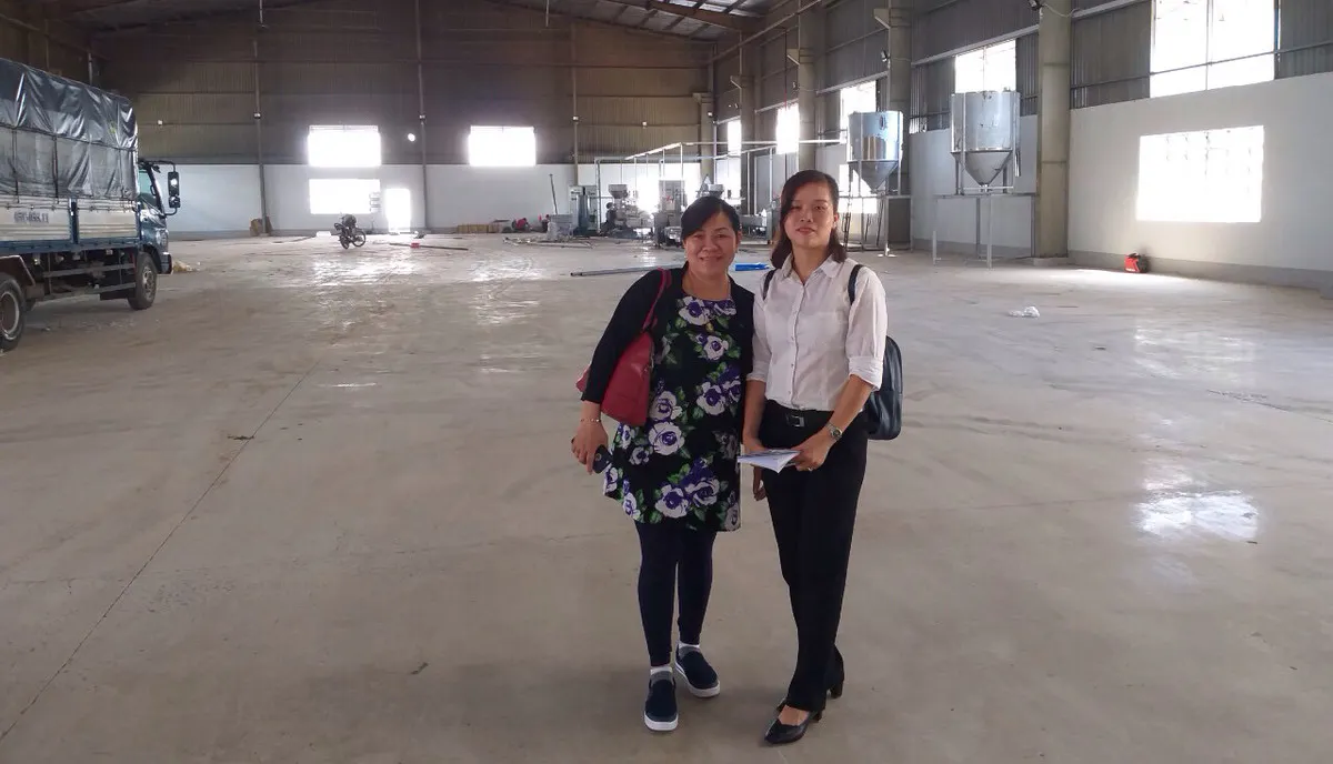 Thăm hỏi khách hàng tại xưởng sản xuất