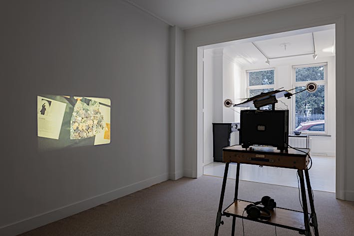 Exhibition view of Chopin (Alma Verse), 16mm film projection accompanied by a multi-track soundwork on speakers and headphones. Solo exhibition Walking Sonic Texts – Sound Poetry and Movement in Space at Jan Mot, Brussels. November 2018 until December 2018