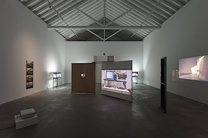 Exhibition view of installations Smoke & Mirrors, 2018, and Chopin, 2018. Solo exhibition Material Longevities at Galeria Francisco Fino, Lisbon. May 2018 until July 2018