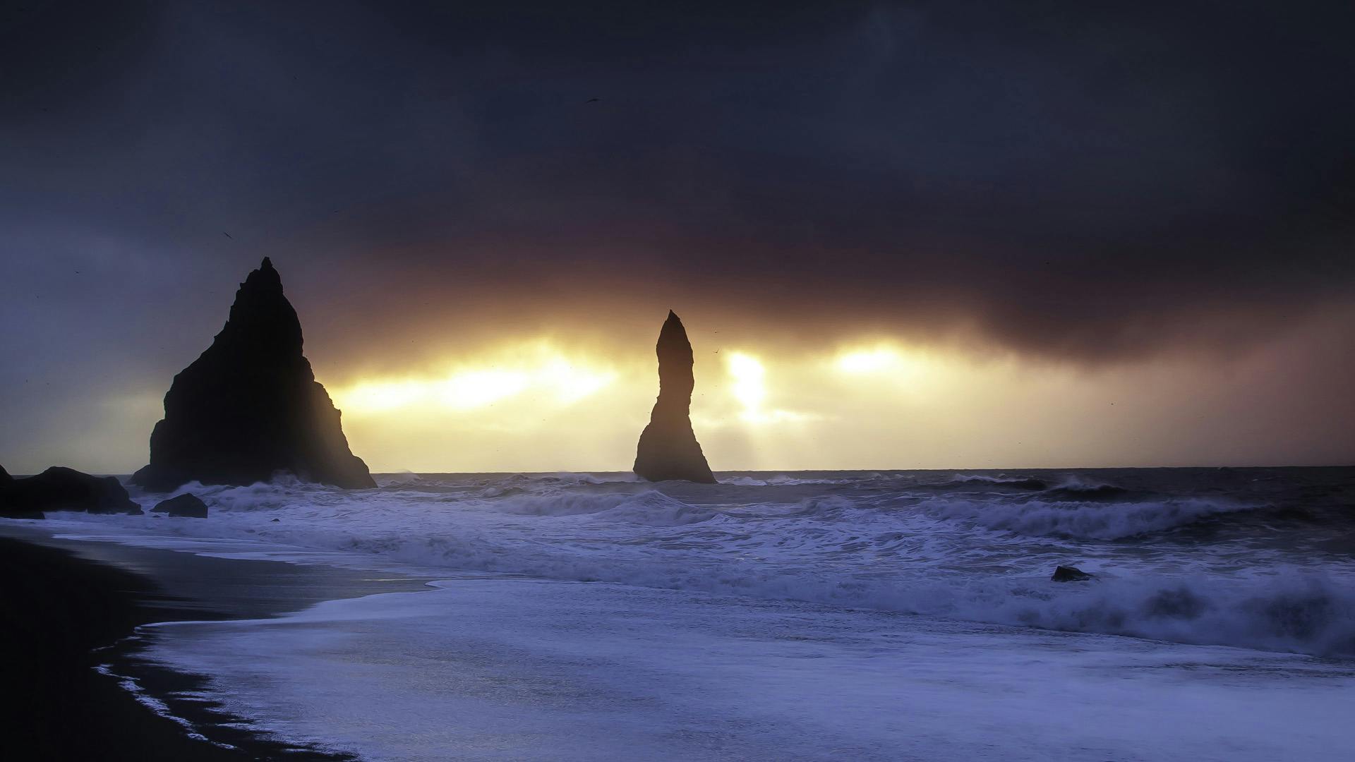Reynisfjara – Black Sand Beach in Iceland | Tröll Expeditions