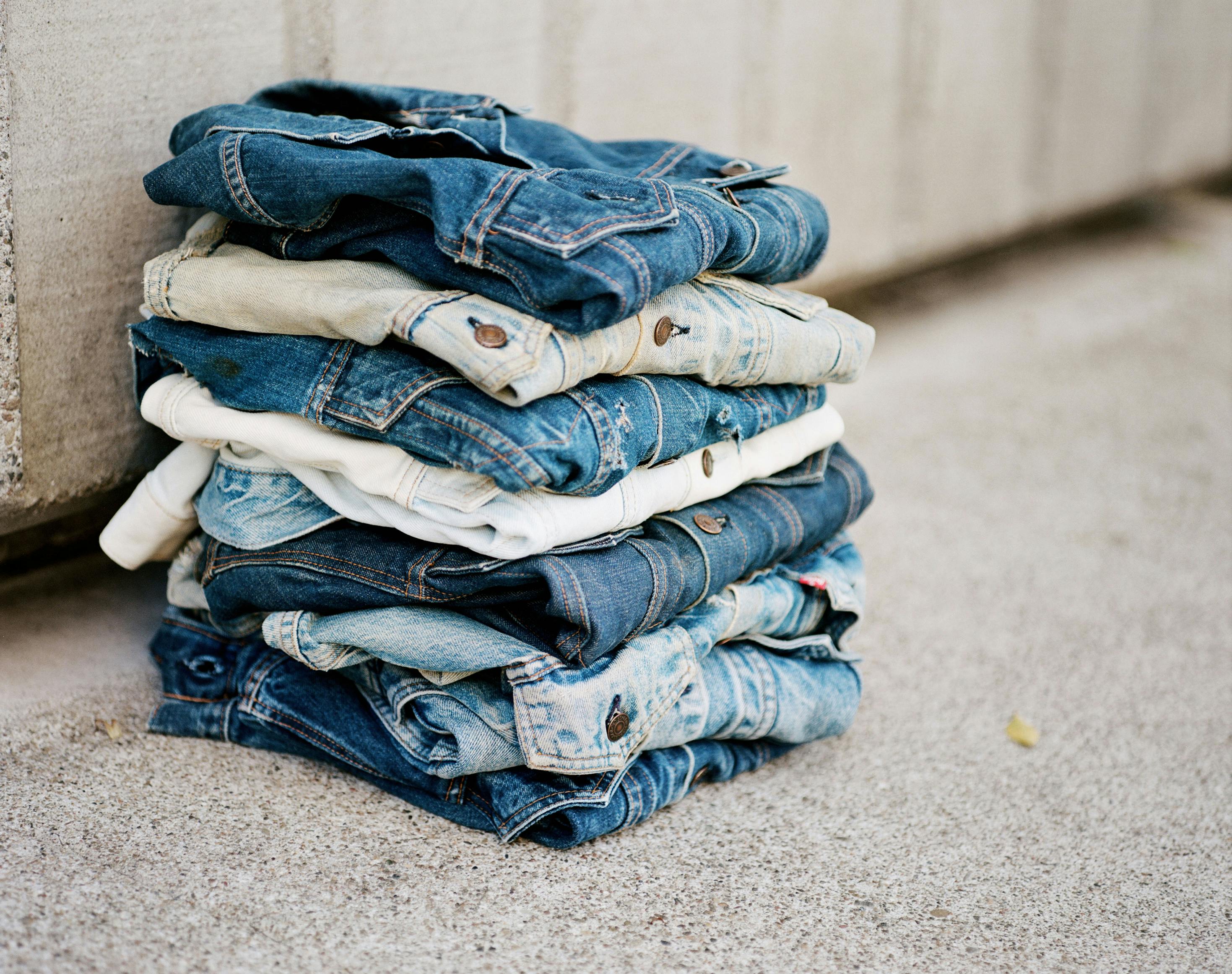 Levántate Debilitar Indiferencia Thrift and Vintage Levi's Jeans and Trucker Jackets