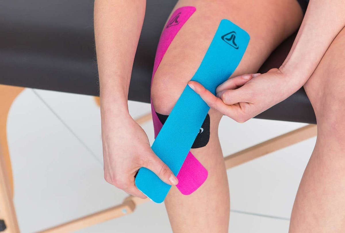 Elke week Symptomen Peregrination TRUETAPE: how to tape your knee