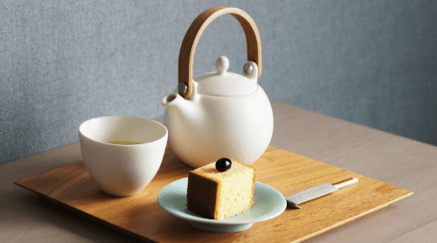 A white ceramic tea set.