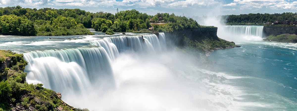 Niagara falls between United States of America and Canada