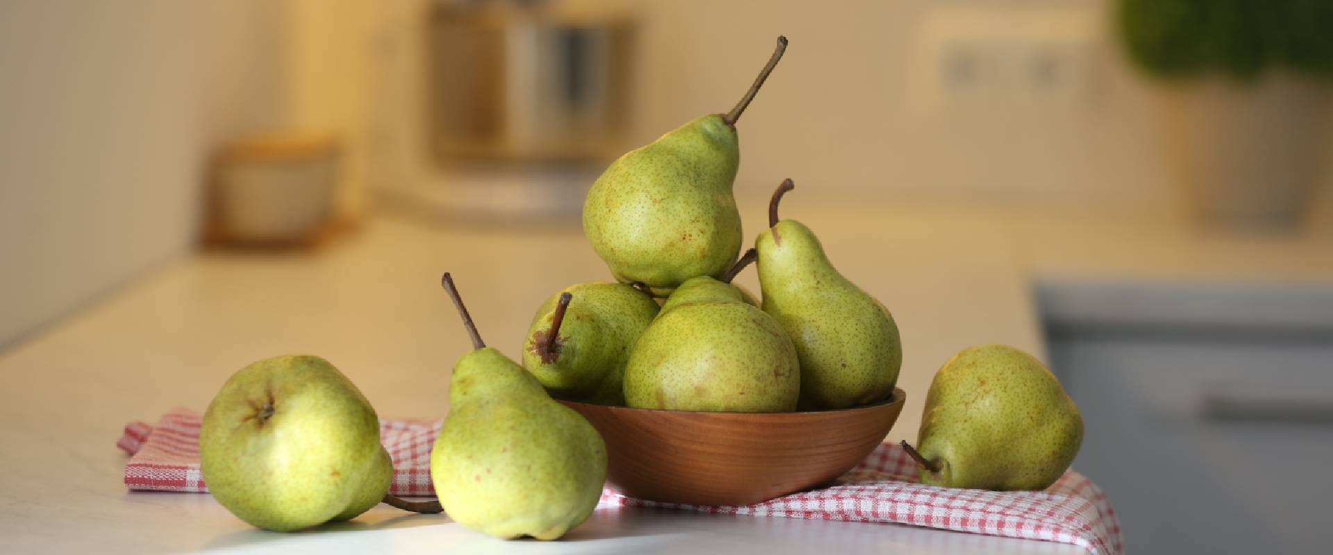 are pears safe for cats