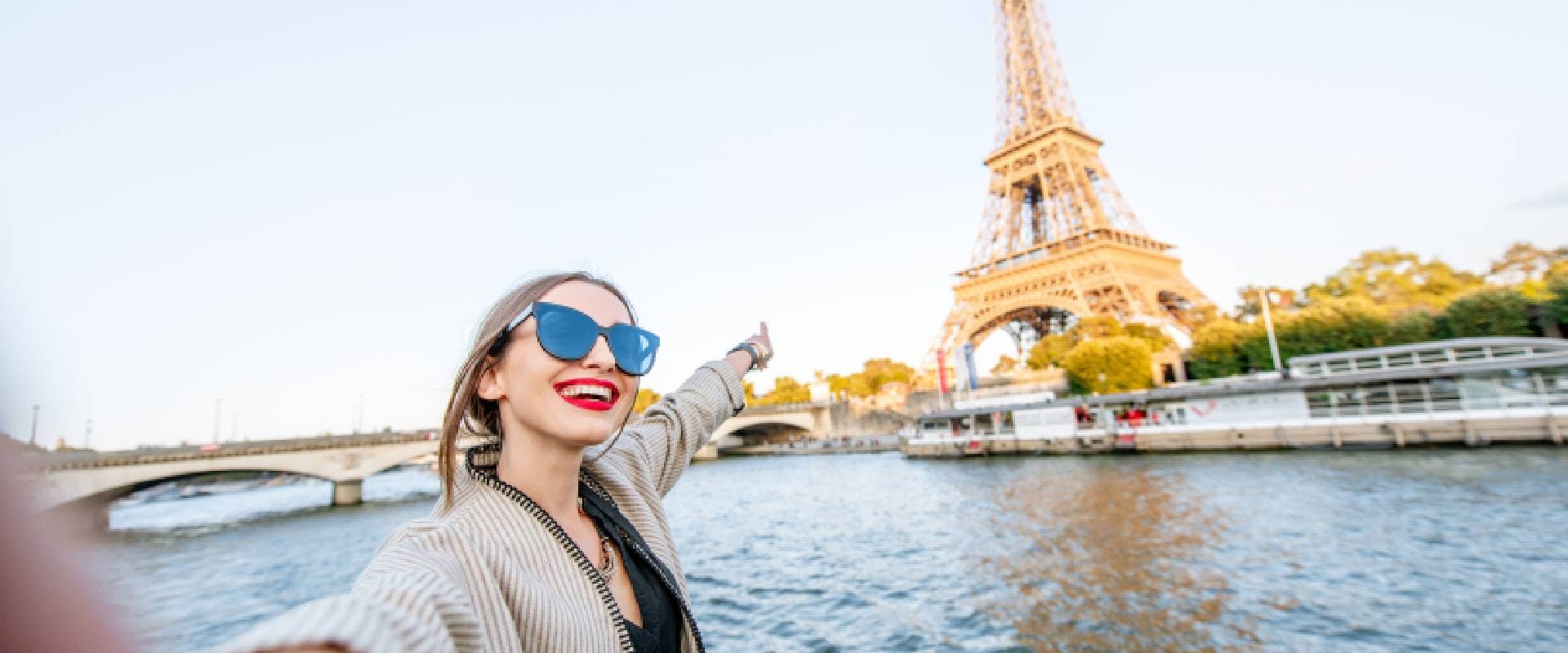 Person taking a selfie with the Eiffel Tower