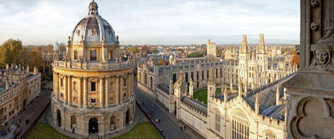 Oxford, a dog-friendly city.