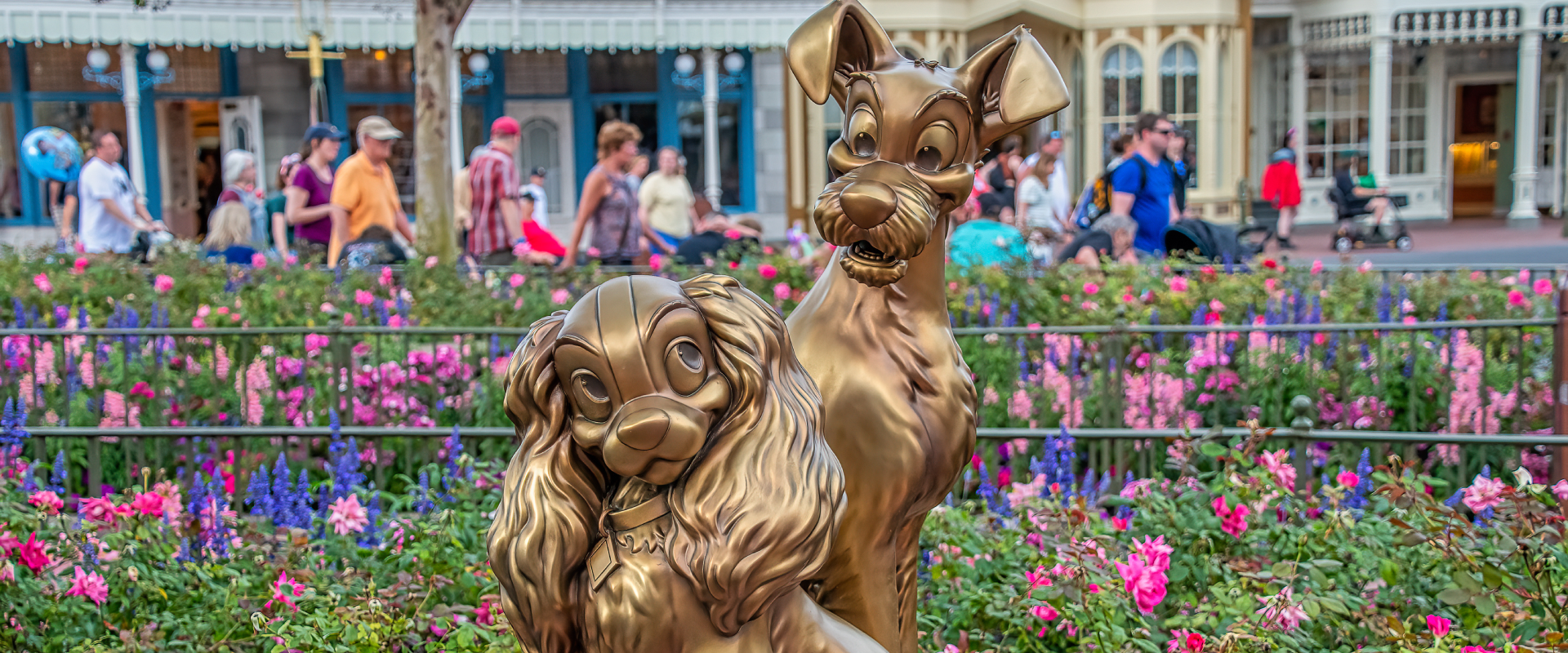 a statue of two dogs from Lady and the Tramp in Disneyland, Orlando