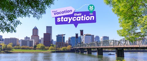 Waterfront Park with Hawthorne Bridge on the Willamette River in downtown Portland, Oregon