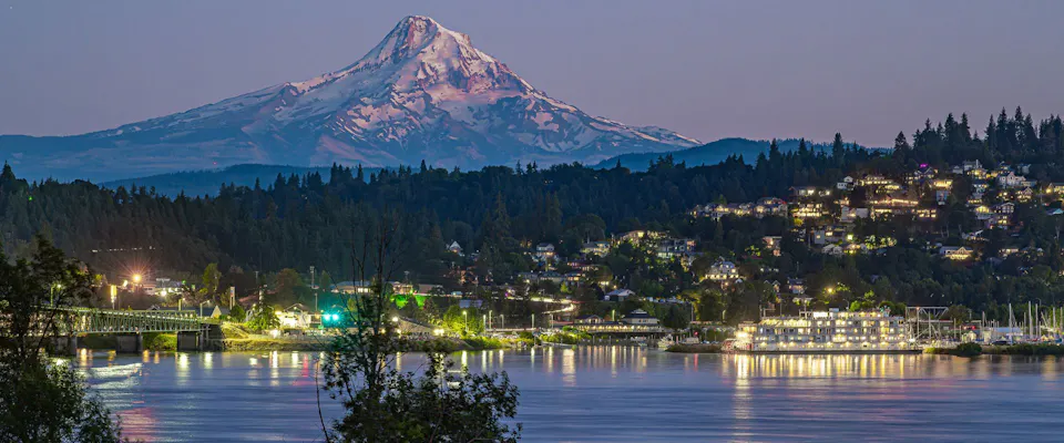 Pet-Friendly Hood River | Hikes, Restaurants & Activities
