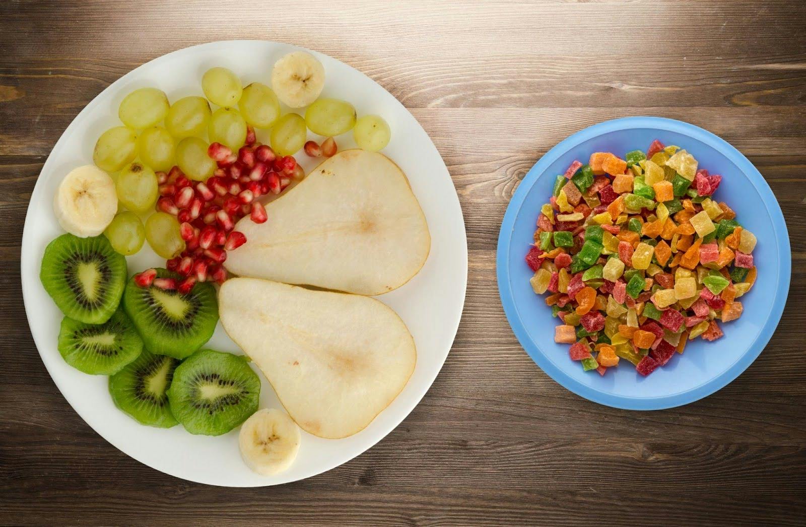 A mixture of fruit on a plate.