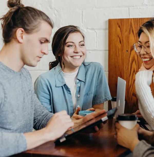 People at a restaurant sitting around some computers – as a thumbnail.