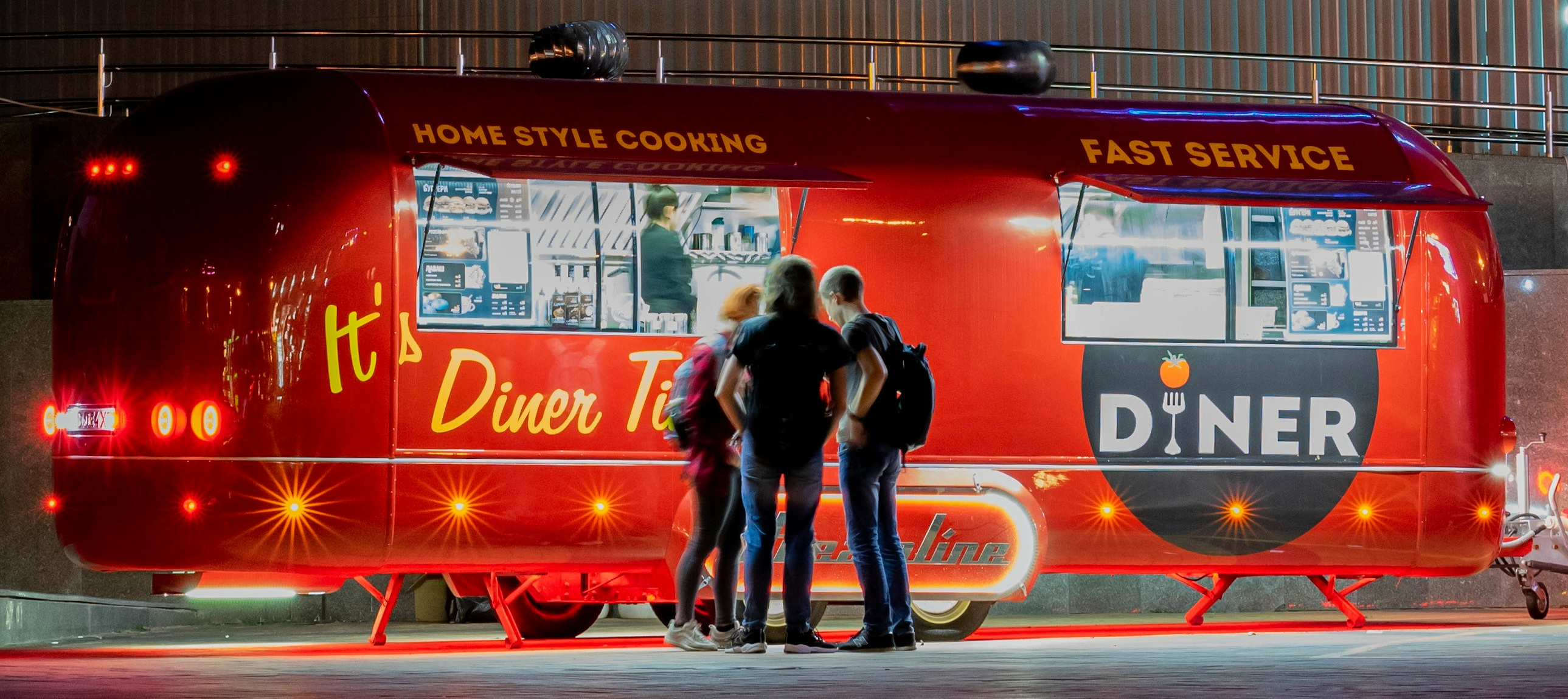 traveling kitchen food truck        
        <figure class=