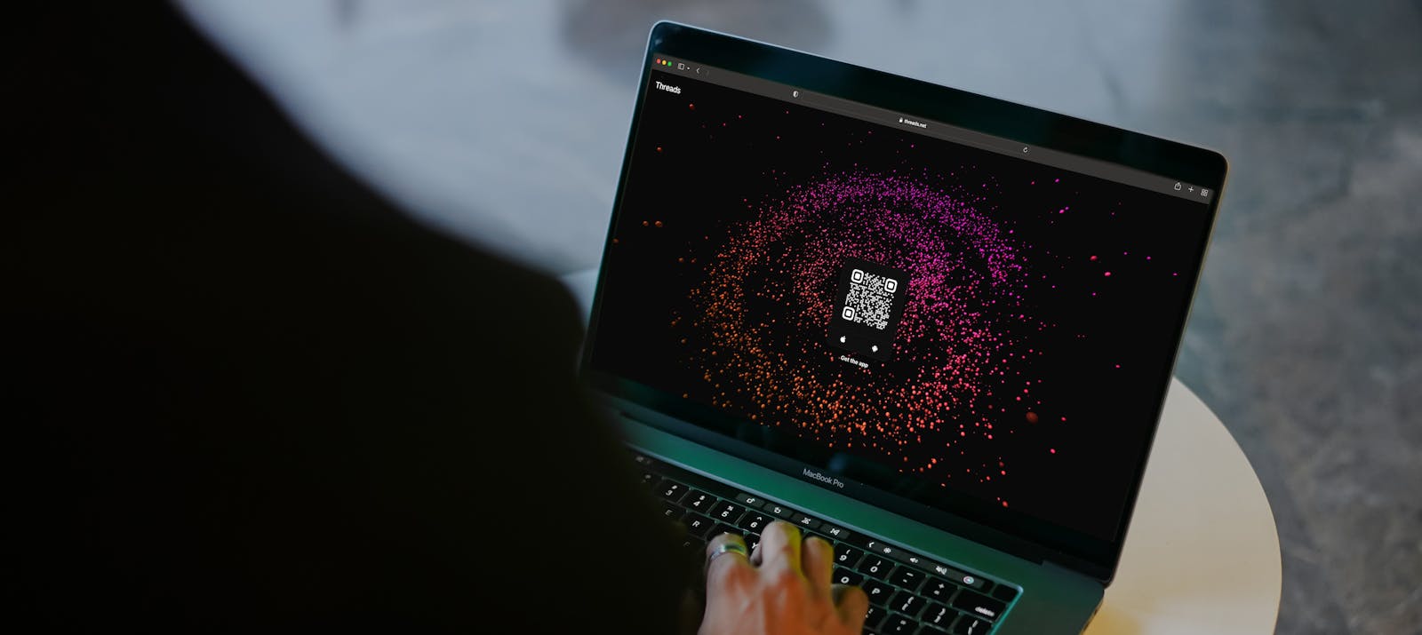 Customer using Threads on a laptop.