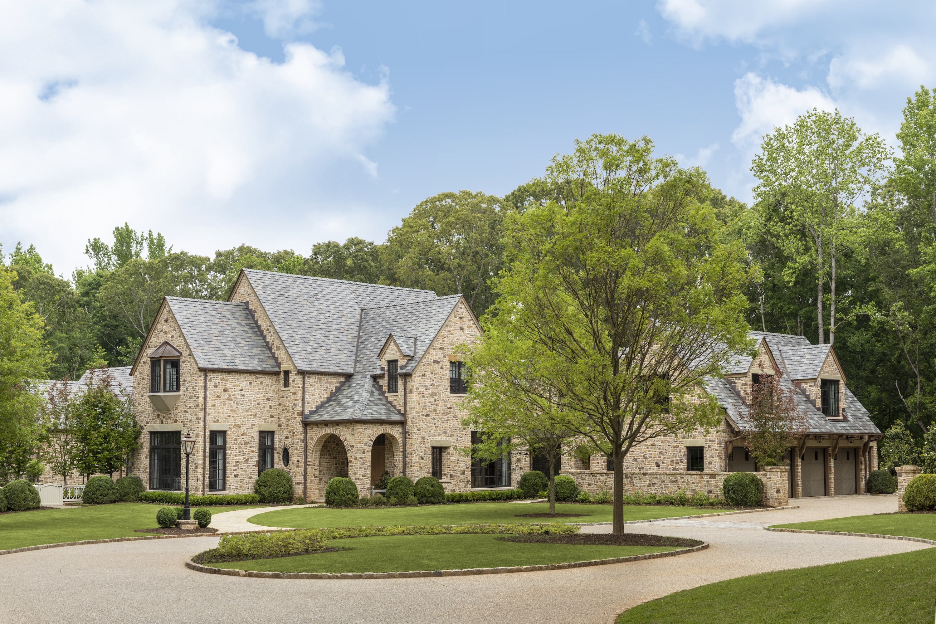 TS-Adams-Studio-Architects-Atlanta-Georgia-Hardwood-Ridge-Exterior-Front-Landscape