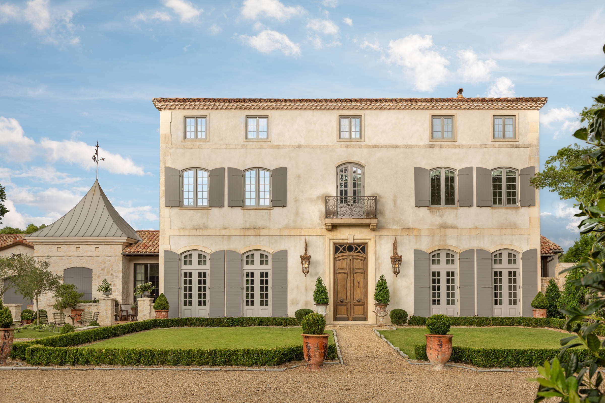 TS-Adams-Studio-Architects-Atlanta-Georgia-Villa-on-the-Bluff-Exterior-Front