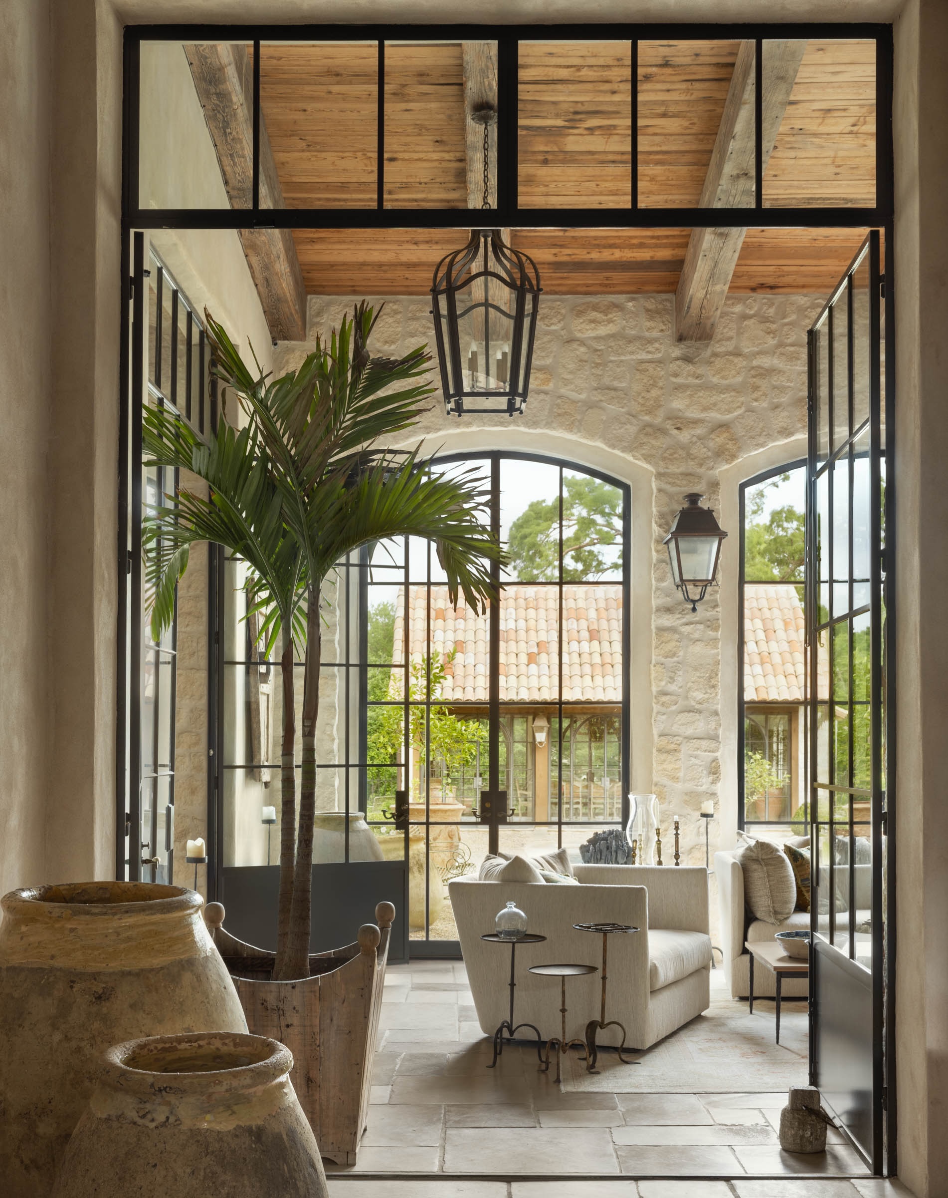 TS-Adams-Studio-Architects-Atlanta-Georgia-Villa-on-the-Bluff-Interior-Living-Room-Passthrough