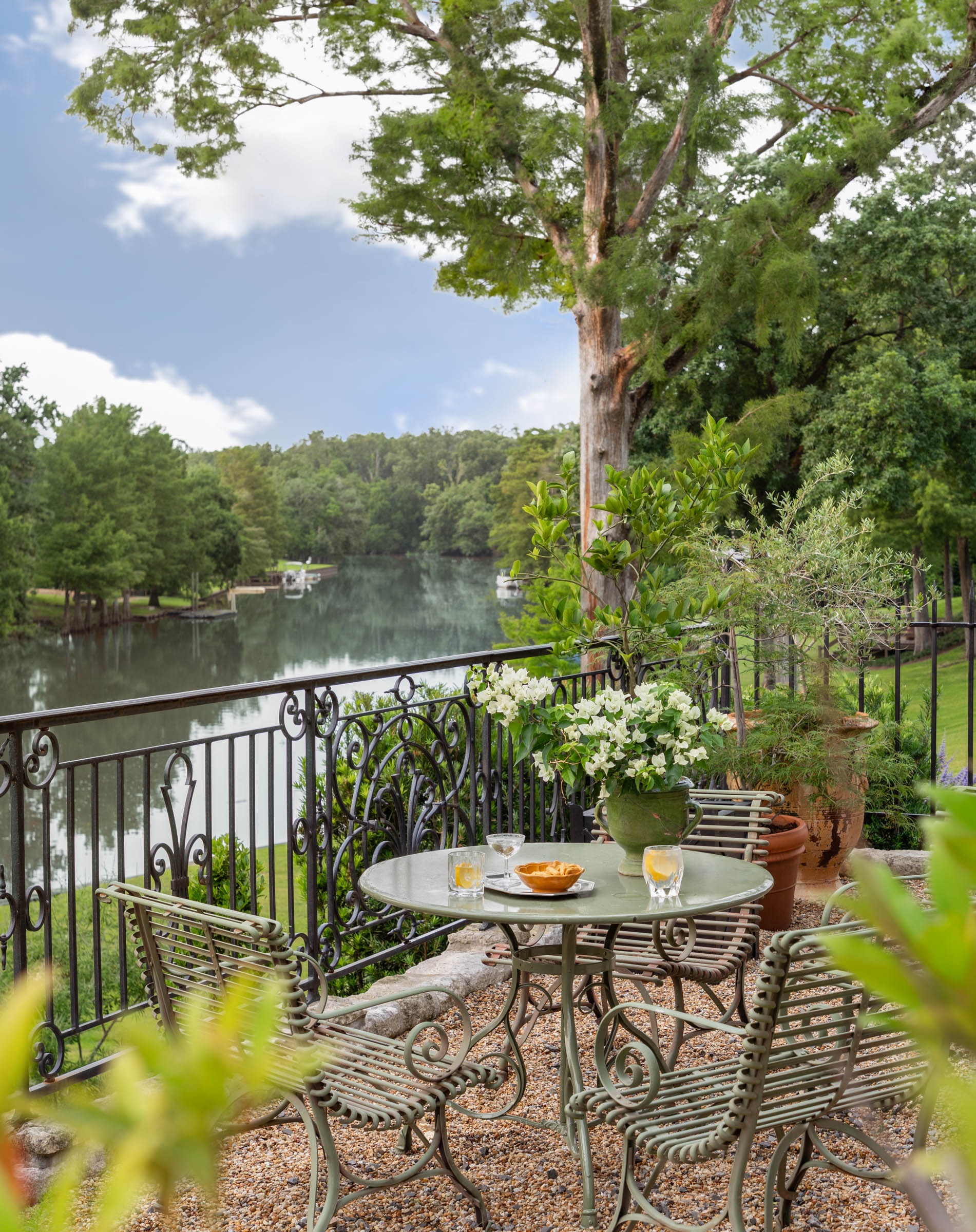 TS-Adams-Studio-Architects-Atlanta-Georgia-Villa-on-the-Bluff-Exterior-Garden-Patio-River-View
