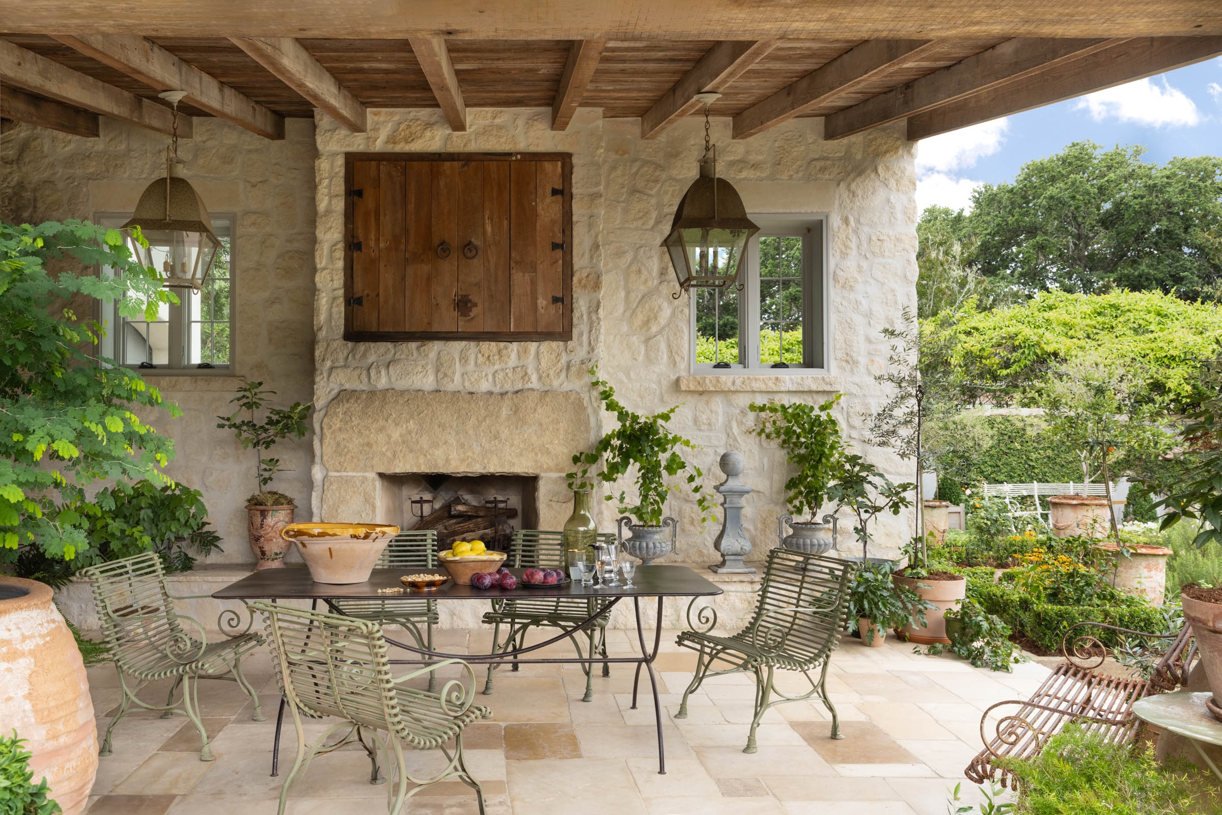 TS-Adams-Studio-Architects-Atlanta-Georgia-Villa-on-the-Bluff-Interior-Loggia-Overview