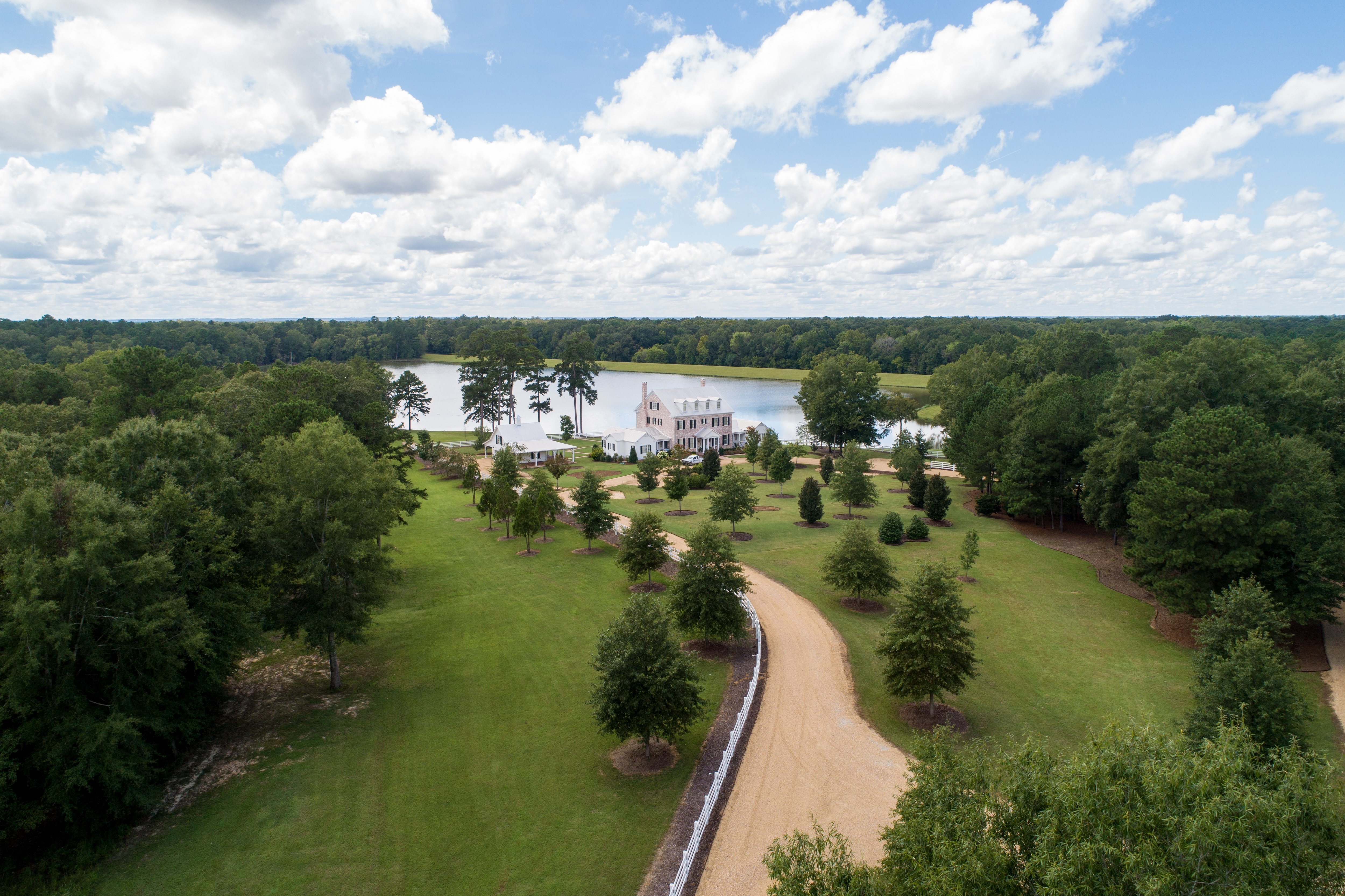 TS-Adams-Studio-Architects-Atlanta-Georgia-Serene-Hunting-Lodge-Driveway