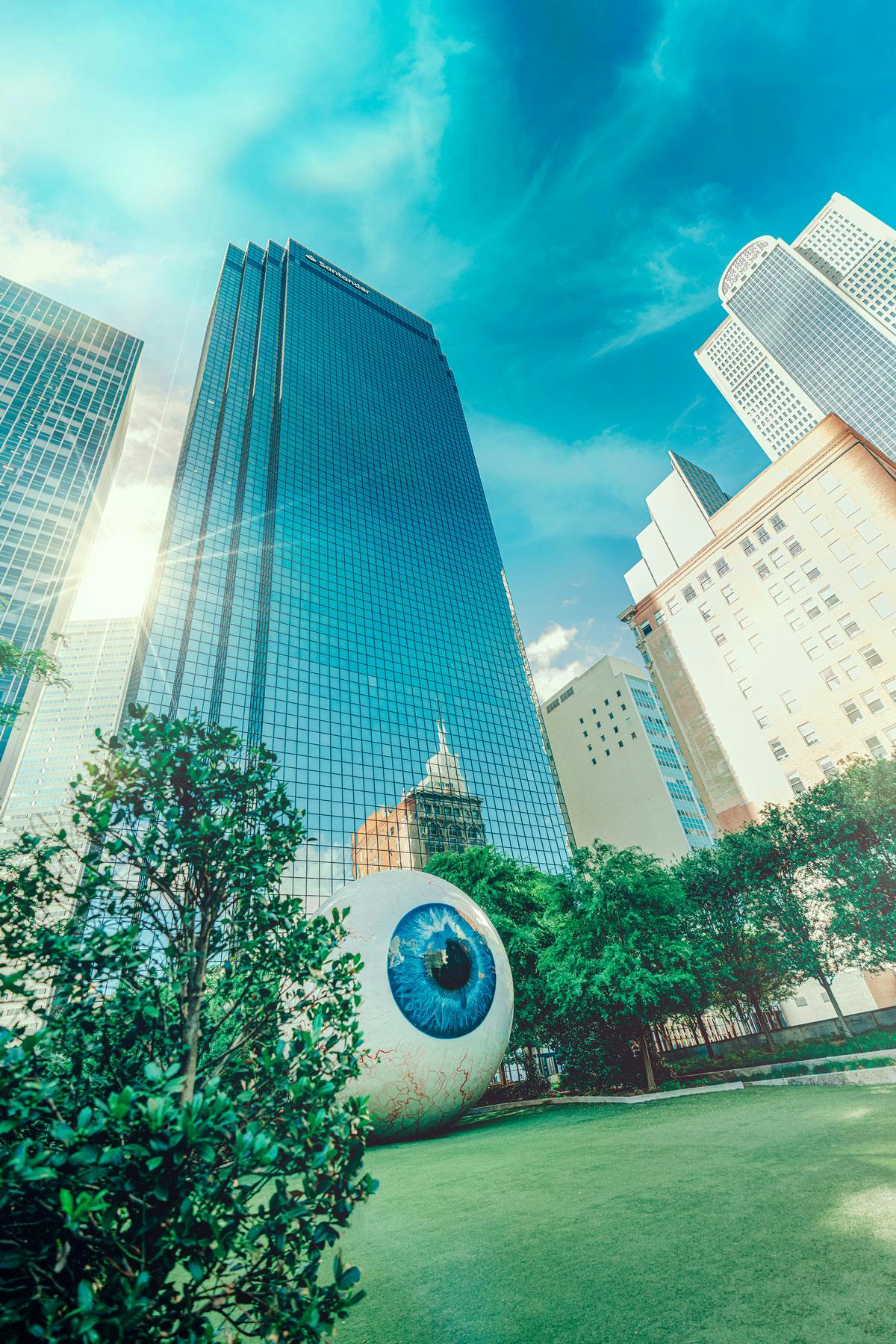 Exterior of Santander tower with the Dallas eye In frame.