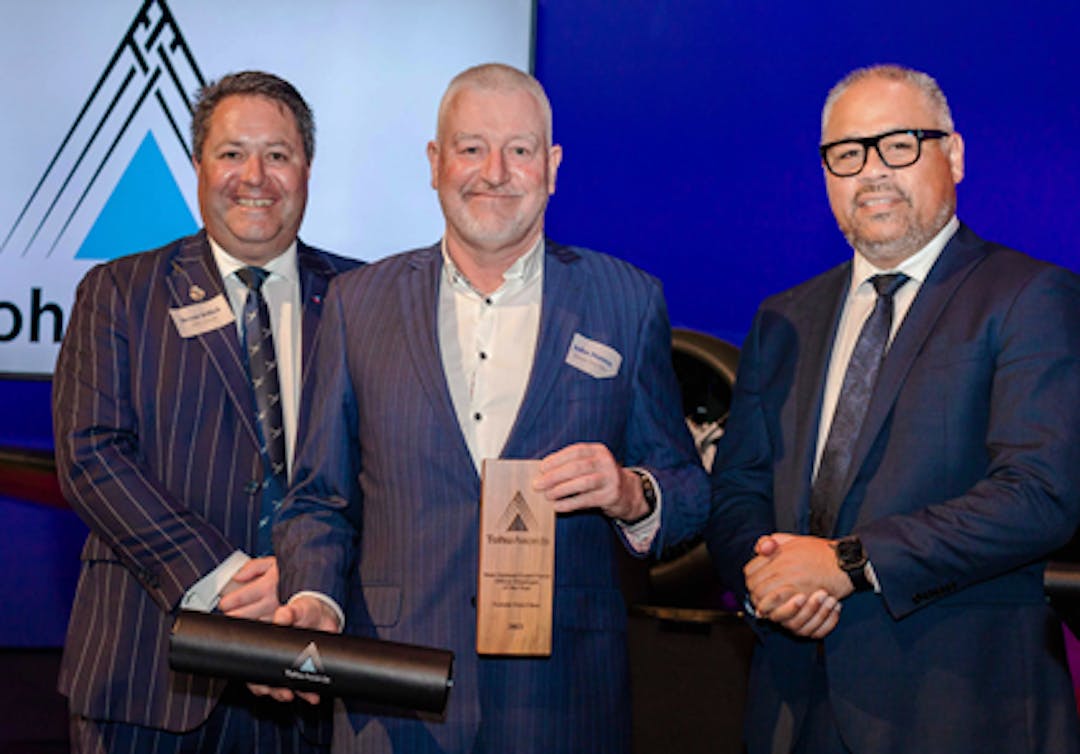 Pictured left to right: Bevan Killick – Chair, Defence Employer Support Council, John Hanna – Chief Executive, Tuatahi First Fibre and Minister of Defence Hon Peeni Henare. 
