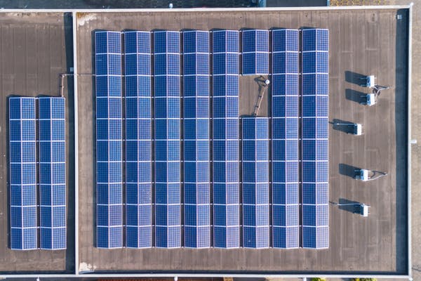 Zonnepanelen bedrijfspand