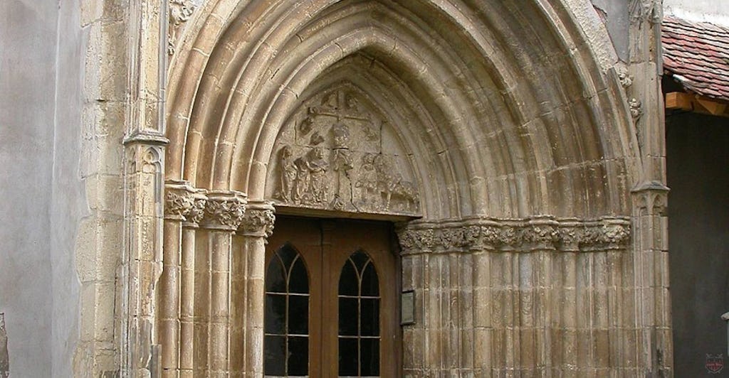 Ușa de intrare în biserică fortificată