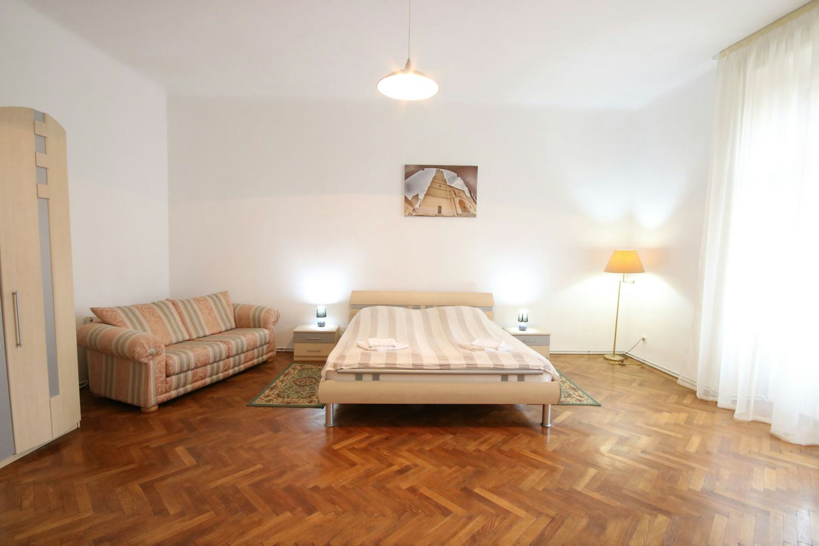Cameră cu pat de două persoane la Ferdinand Apartments Mediaș